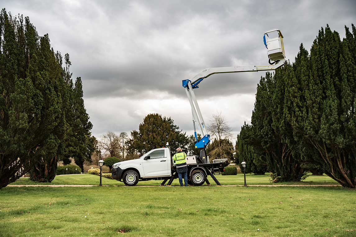 can you use a cherry picker when it's too windy
