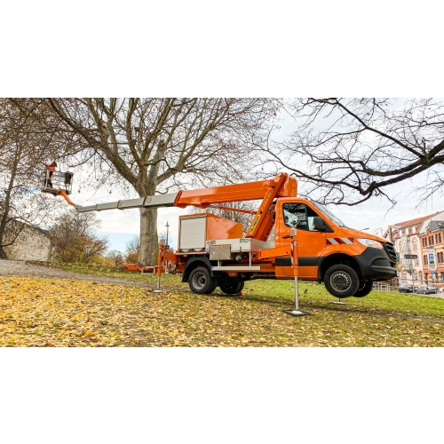 25m palfinger truck cherry picker on slope